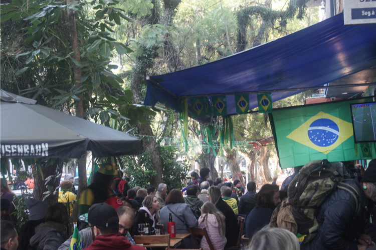 Turismo internacional bate recorde e impulsiona o consumo fora do lar em 2026