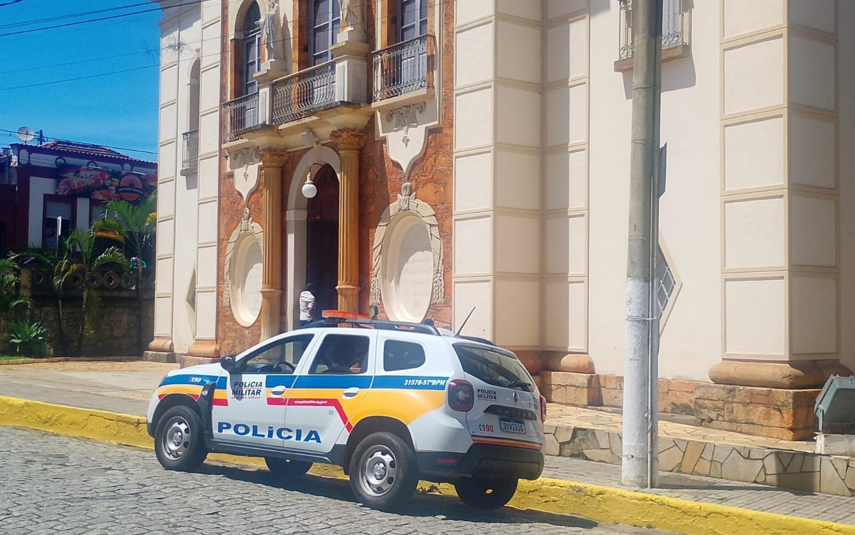 Suspeito de atirar em mulher durante velório da mãe dela em igreja é preso em MG