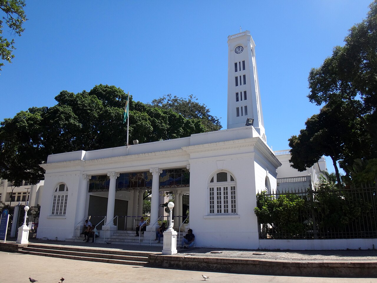 Edifício Touring reabre na Praça Mauá como complexo gastronômico