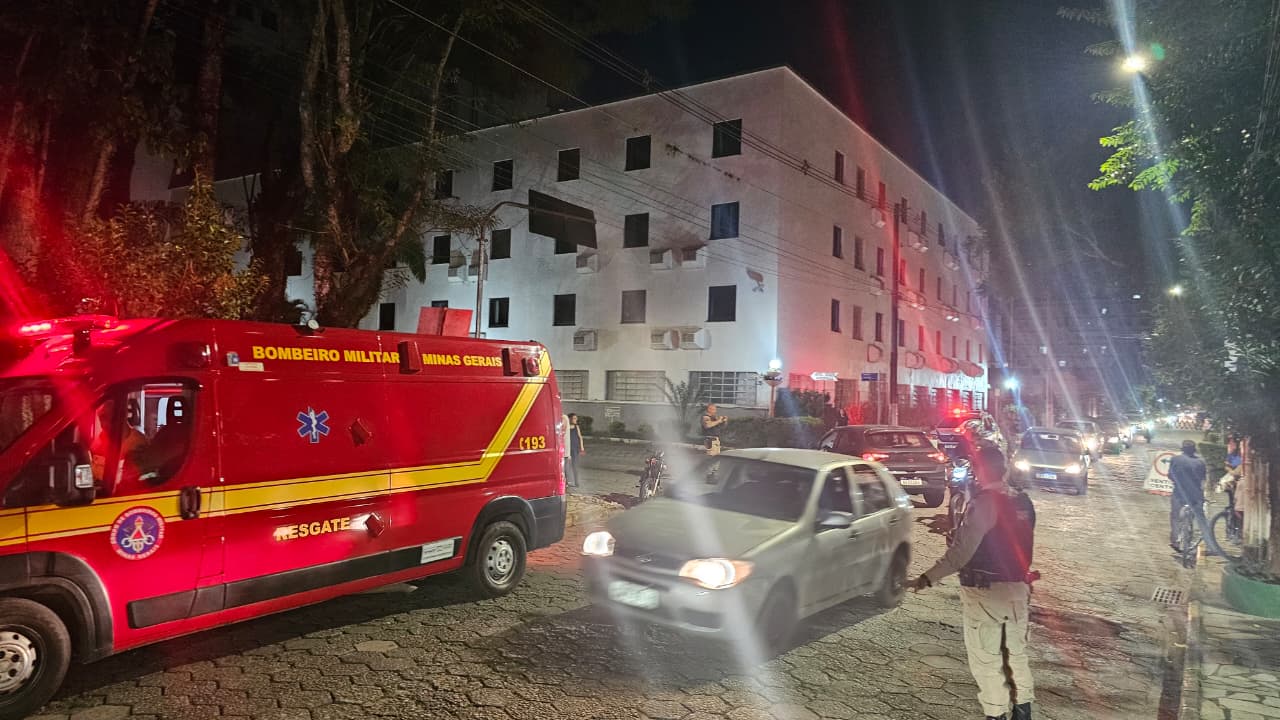 Corpo de Bombeiros atende vítima de colisão entre carro e motocicleta em São Lourenço