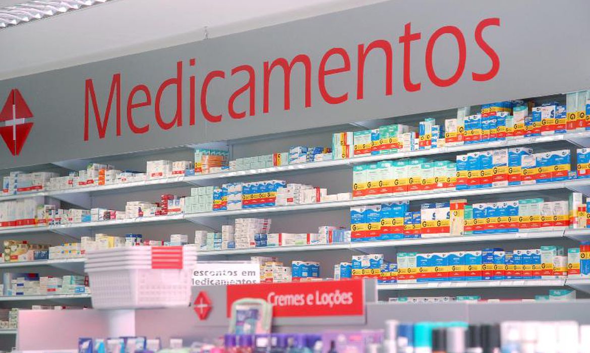Remédios em supermercados: proposta avança e é apoiada por entidade