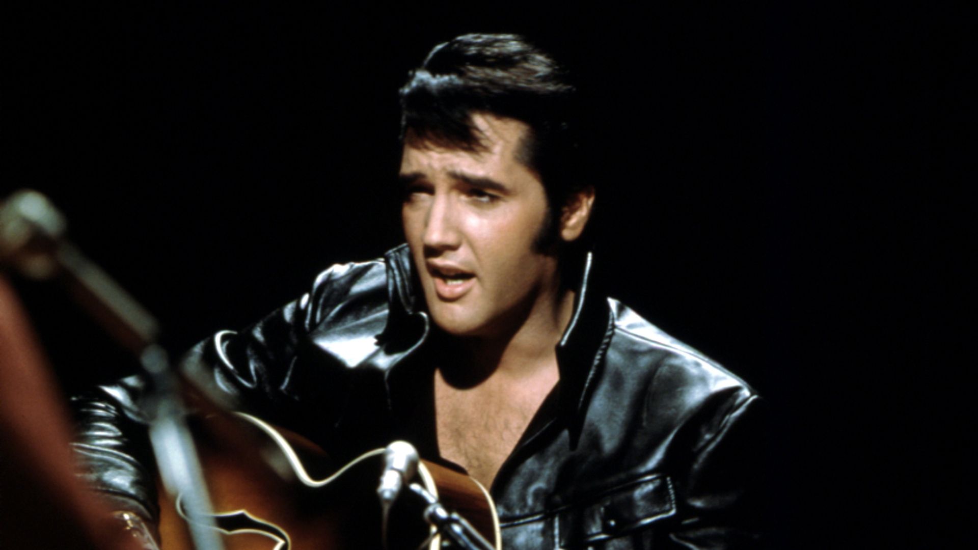Amigos de Elvis Presley revelam bastidores inéditos da era Las Vegas em novo documentário