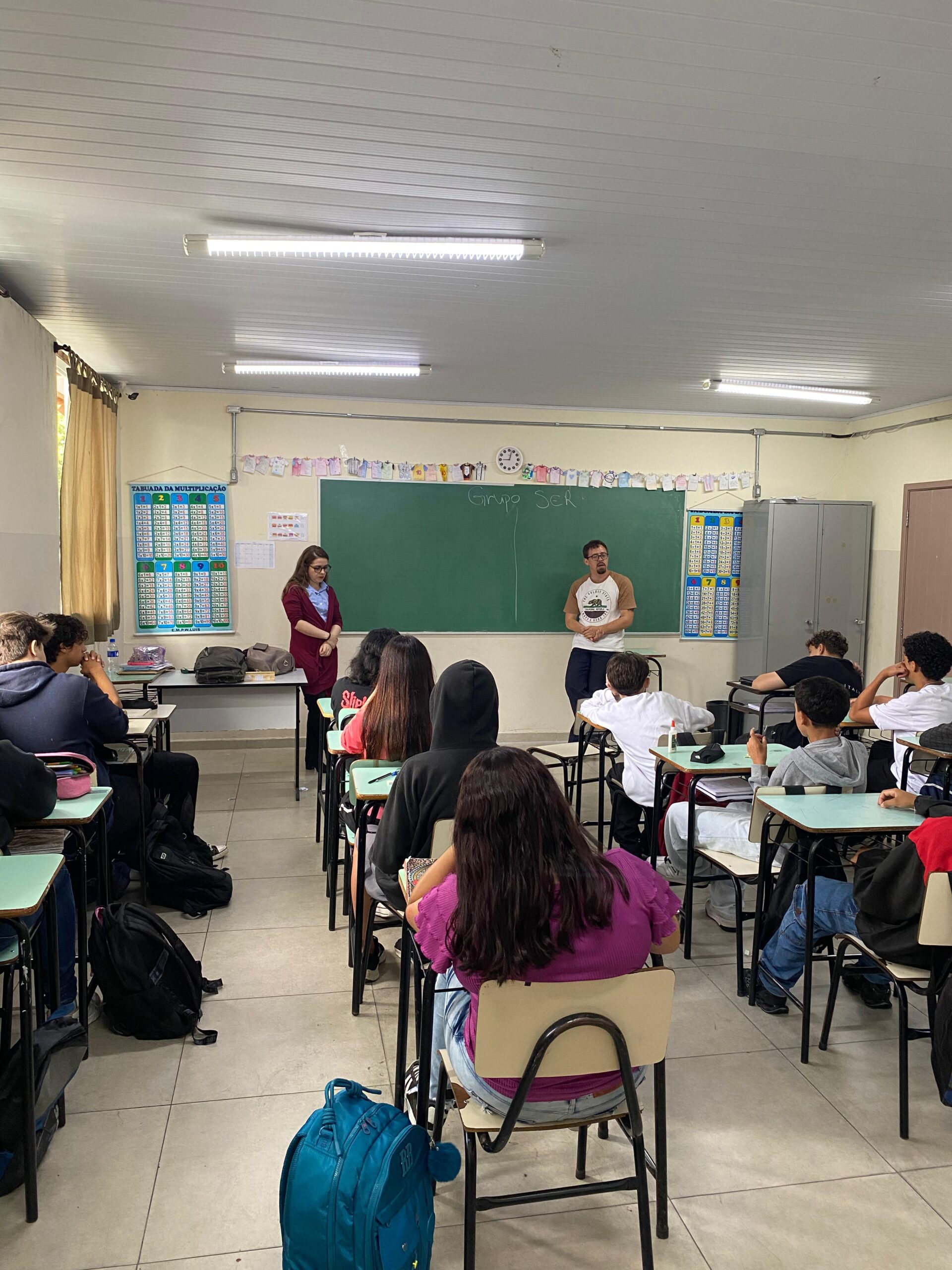 Rodas de conversa nas escolas municipais abordam enfrentamento à violência contra a mulher em Poços de Caldas