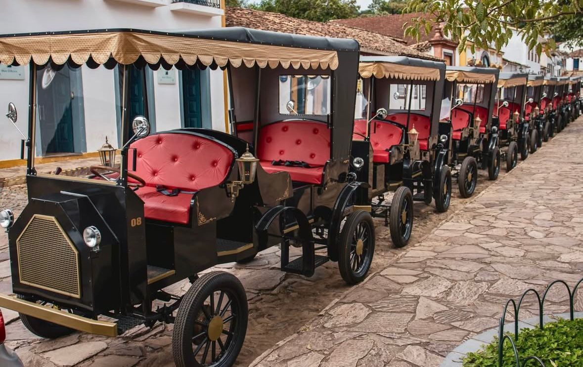 Cidade de Tiradentes adota modelo de charretes elétricas e levante debates se em São Lourenço também às teremos