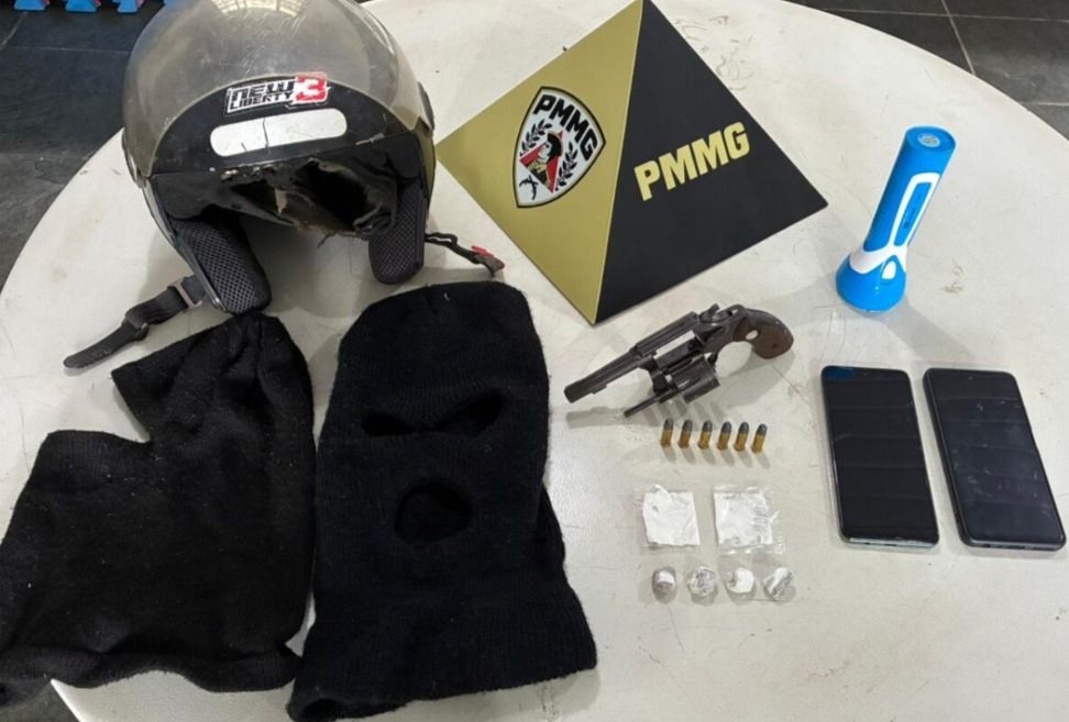 Suspeito é detido com arma e drogas após perseguição da Polícia Militar em Caxambu