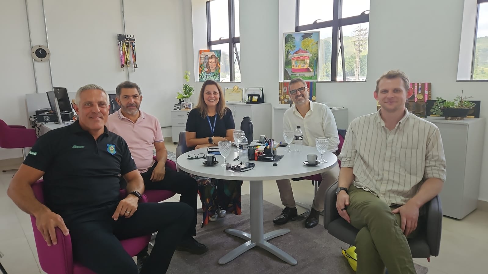 Secretaria de Esportes recebe representantes do Cricket Brasil e da MCC Foundation para fortalecer parcerias em Poços