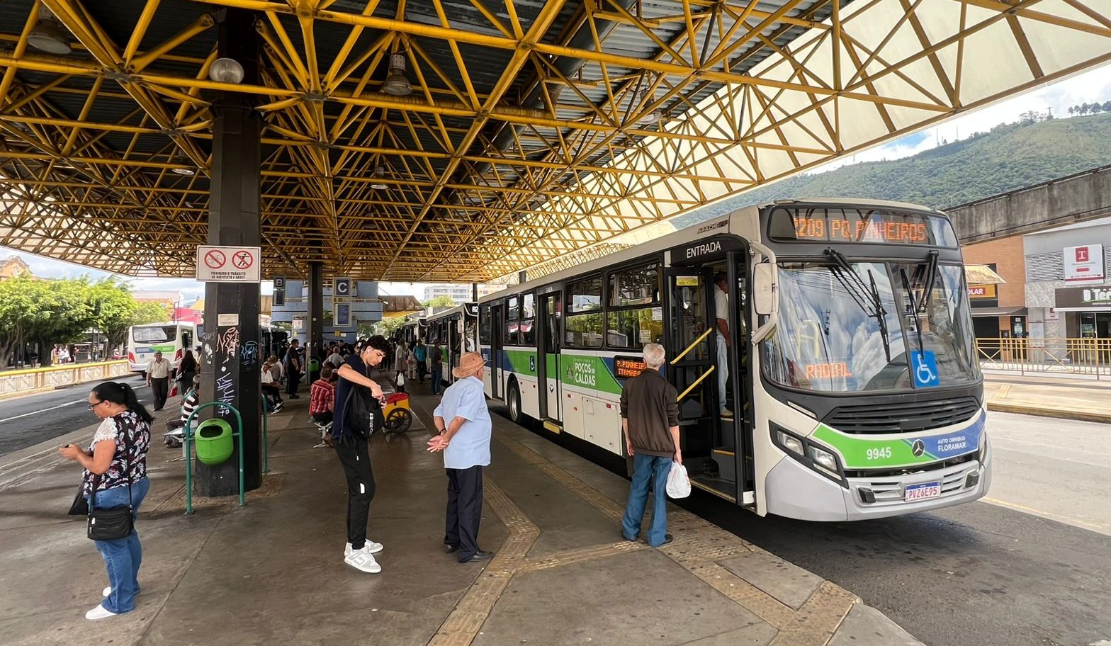 Passagem de ônibus passa a custar R$ 5 a partir de segunda-feira