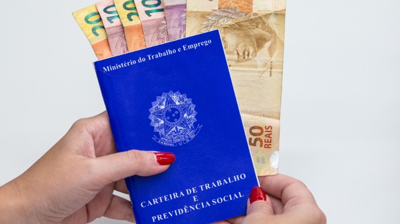 SINE POÇOS ANUNCIA 44 VAGAS DE EMPREGO EM DIVERSAS ÁREAS NESTE INÍCIO DE SEMANA