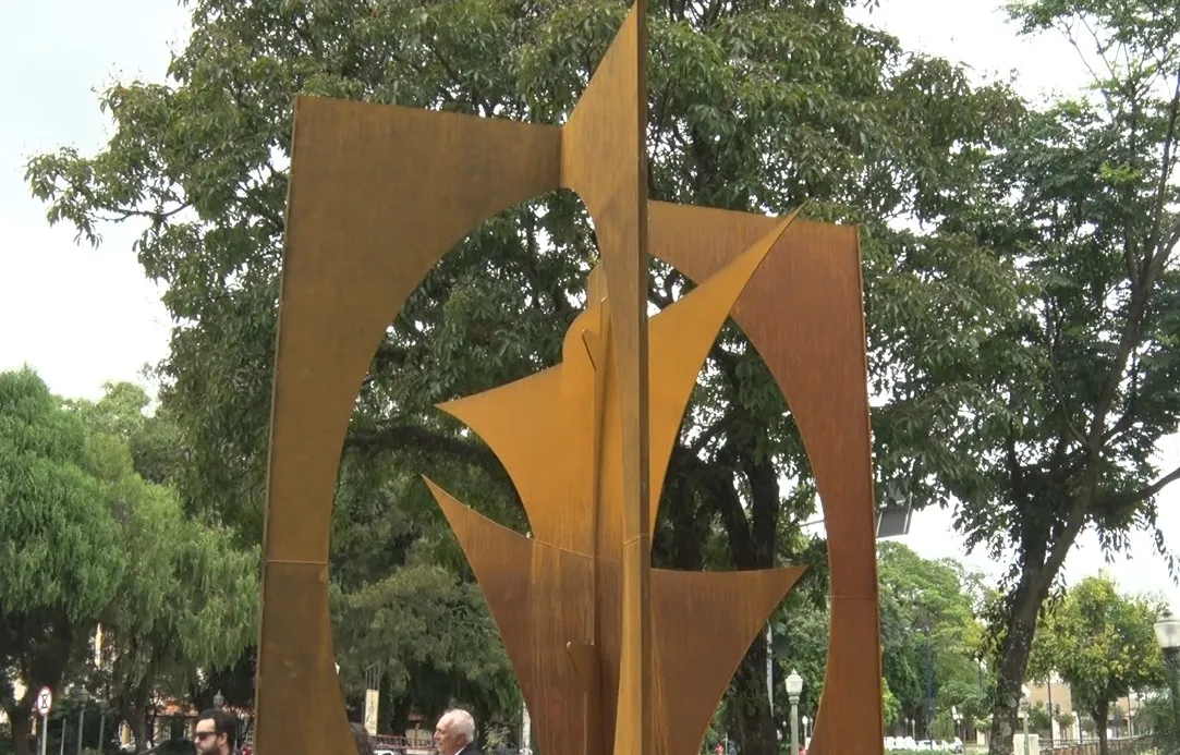 Monumento inspirado na Lanterna de Gênova é inaugurado em Poços de Caldas