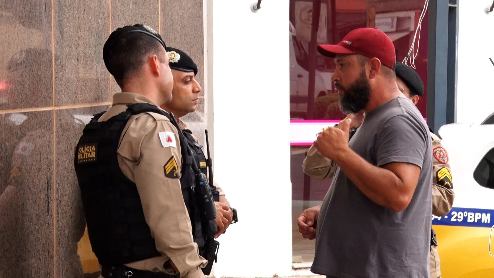 Homem solta bombas na Câmara Municipal para cobrar cirurgia do pai