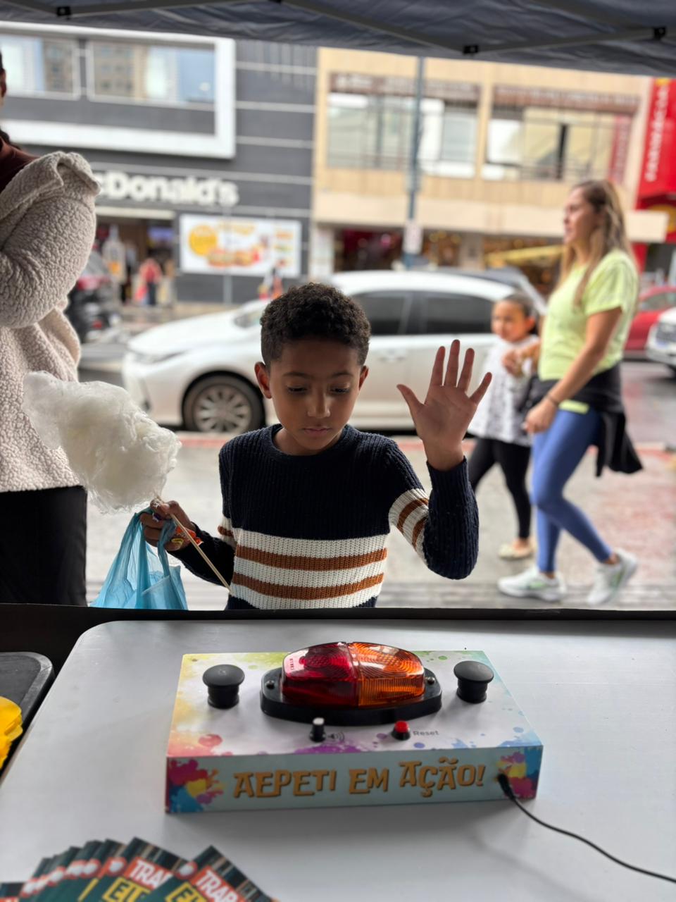 Ação na região central combate o trabalho infantil e orienta sobre formas seguras de entrada de adolescentes e jovens no mundo do trabalho