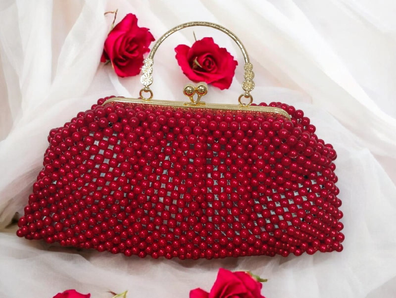 Bolsa Clutch Vermelha com Acabamento em Contas